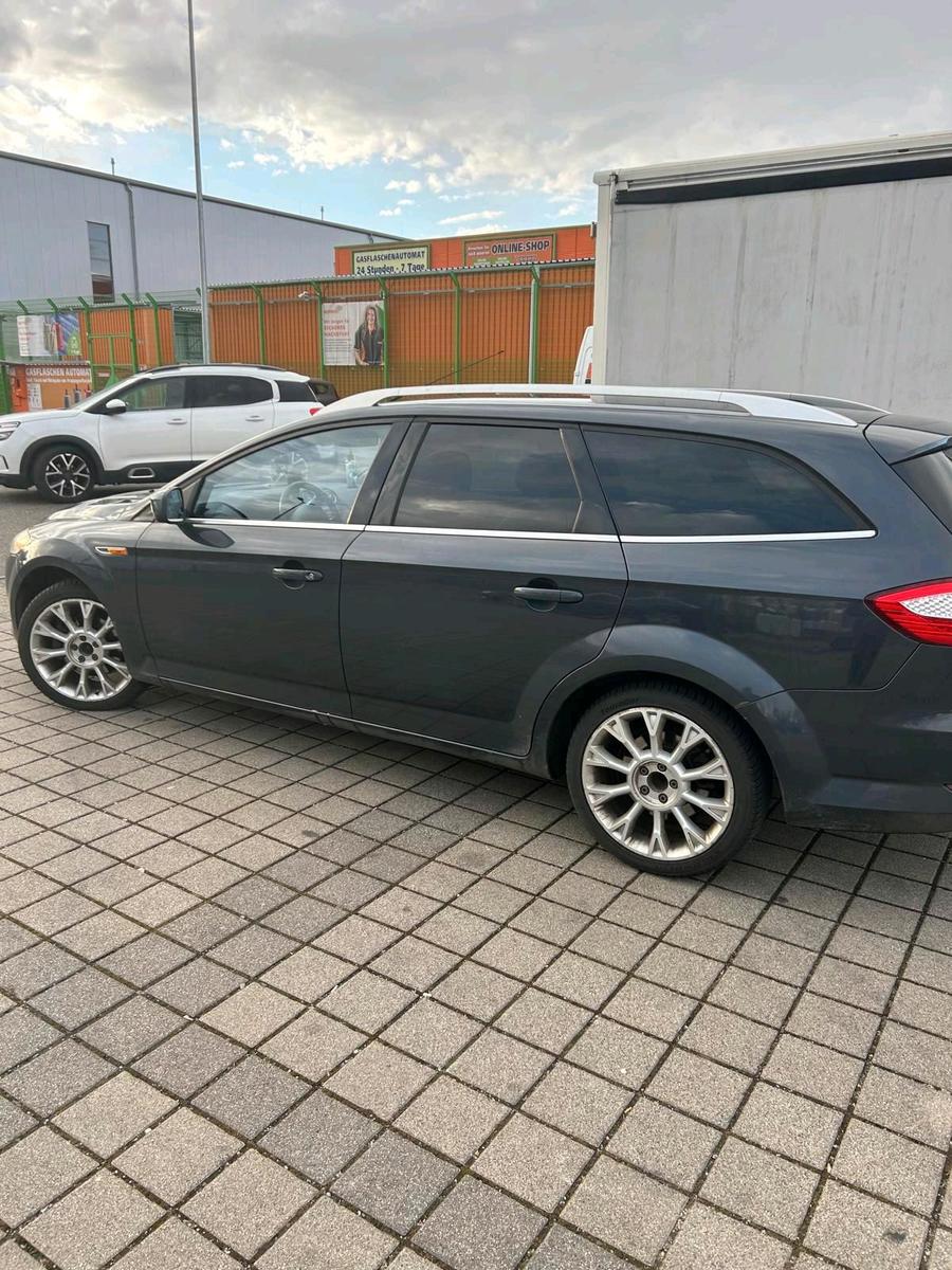 Ford Mondeo 2010 — interior