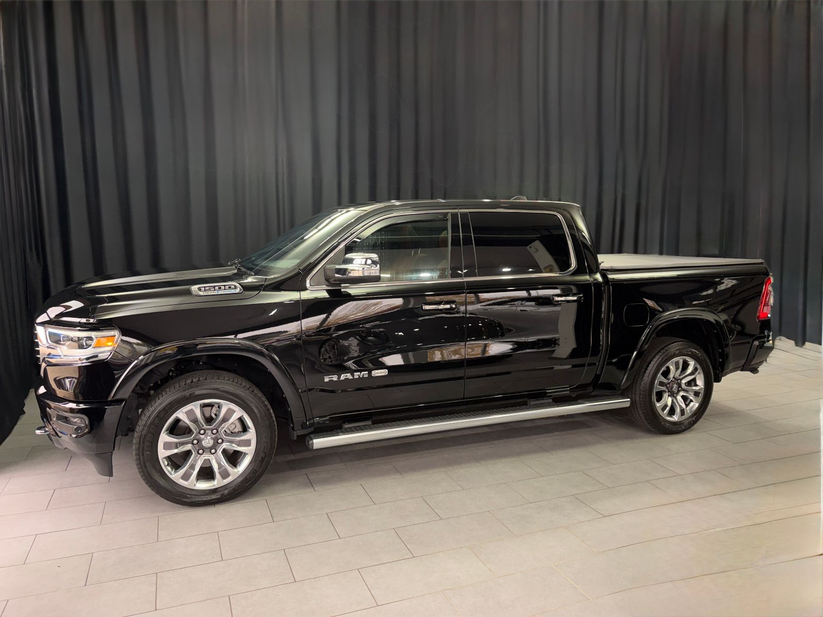 Fahrzeugabbildung Dodge RAM 1500 5.7 HEMI 4x4 Longhorn|AHK|NAVI|PANO