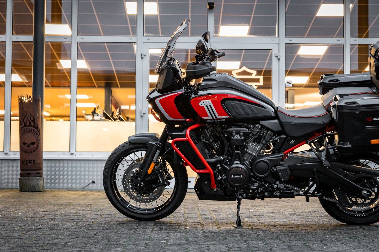 Fahrzeugabbildung Harley-Davidson RA1250SE PAN AMERICA CVO - 1.Hand