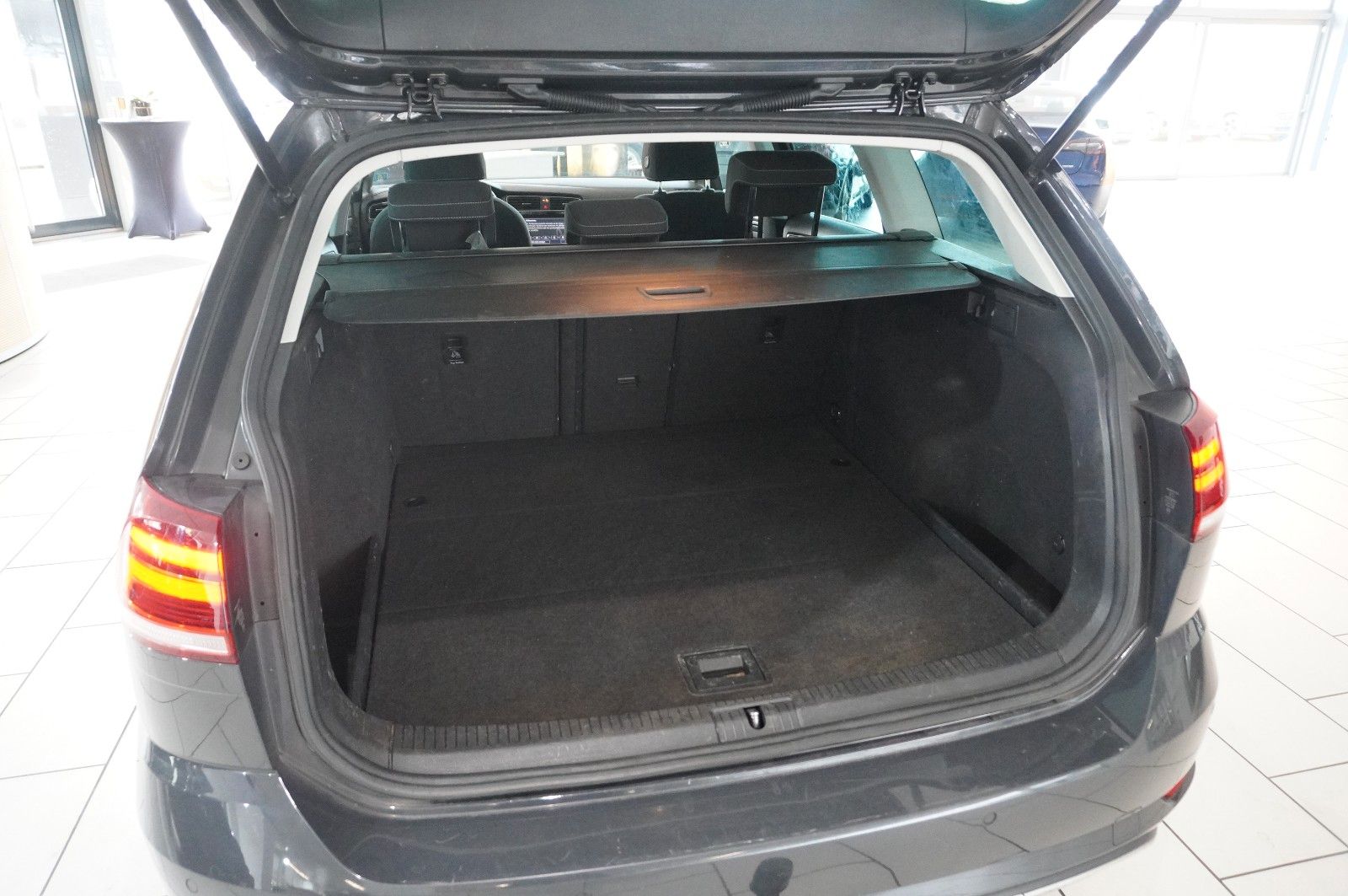 Fahrzeugabbildung Volkswagen Golf VII Vari. 1.5 TSI HIGHLINE DSG NAVI/LED/AHK