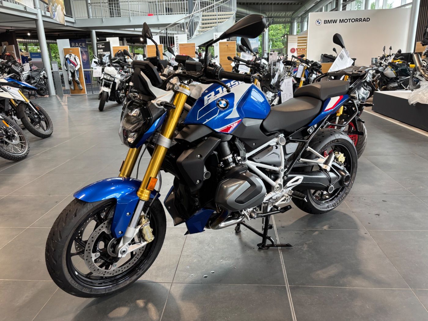 Fahrzeugabbildung BMW R 1250 R Style Sport 4 Pakete