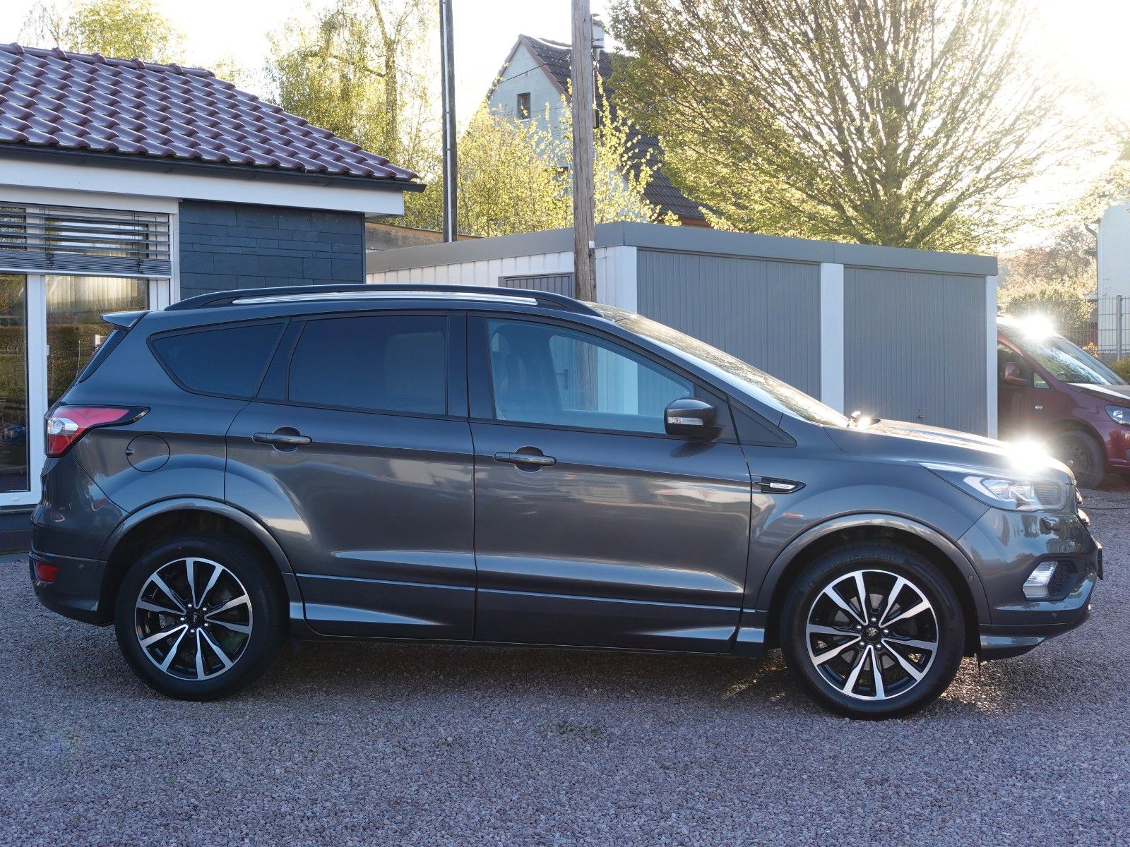 Fahrzeugabbildung Ford Kuga 1,5 EcoBoost 2x4 110kW ST-Line