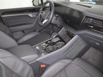 Volkswagen Touareg - 11