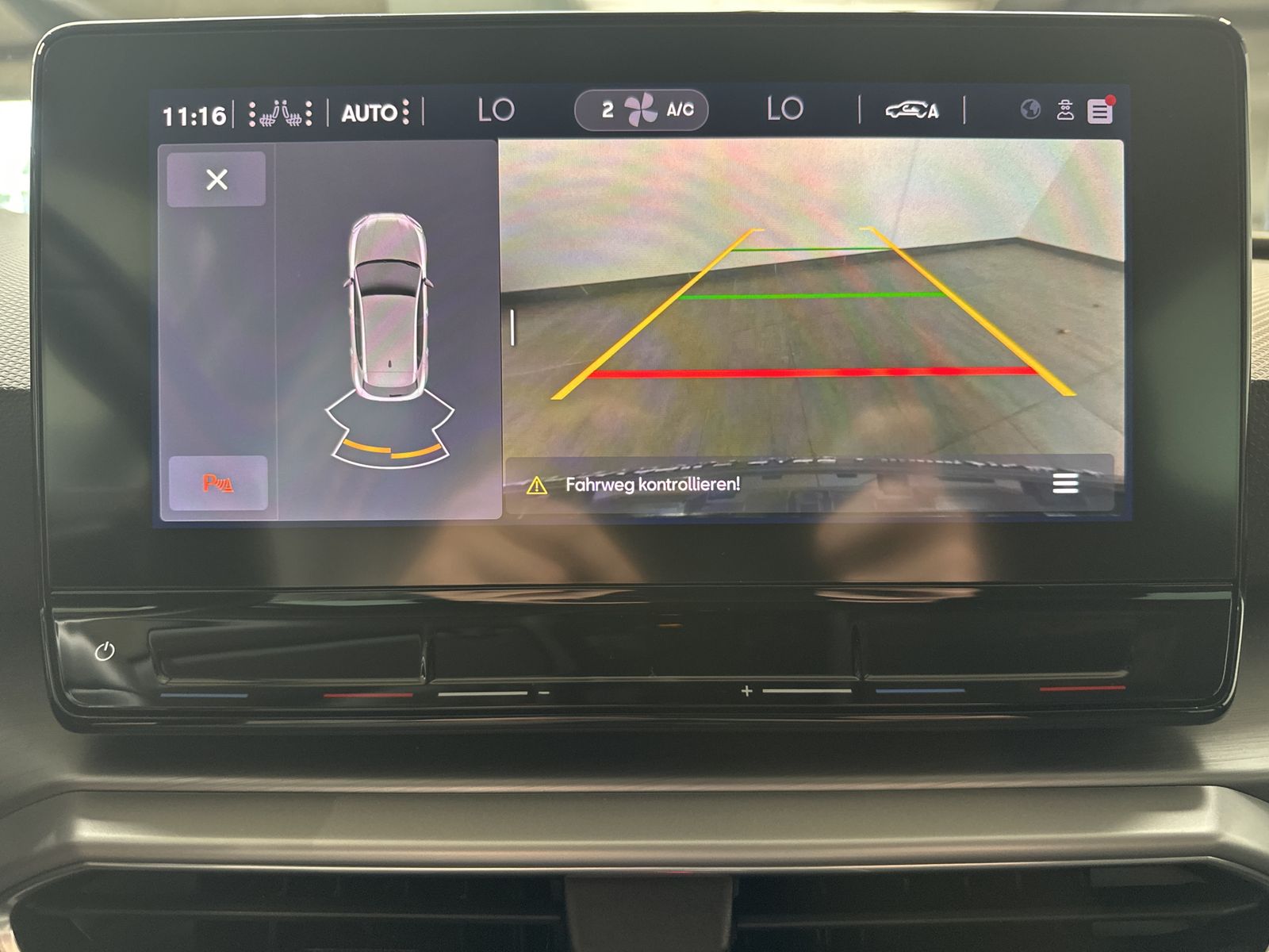 Fahrzeugabbildung SEAT Leon 1.5 eTSI DSG FR NAV+LED+KAMERA+18ZO+LHZ+VC