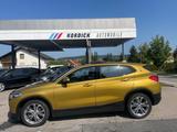 BMW X2 sDrive 18iA "ADV+"/NAVI/LED/SPORTSI/PANO/ACC - : Gold, Panorama-Dach