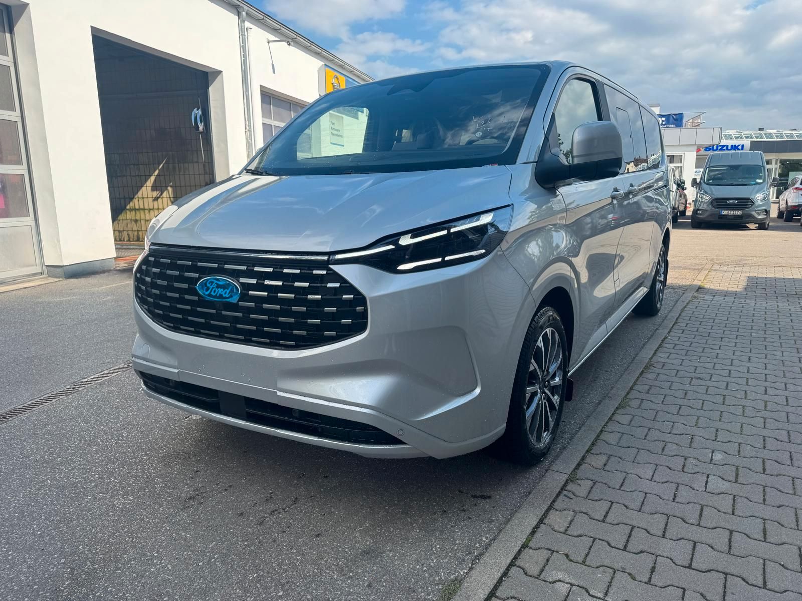 Ford Tourneo Custom 2.5 PHEV 340 L2 MATRIX*PANO imagem 2
