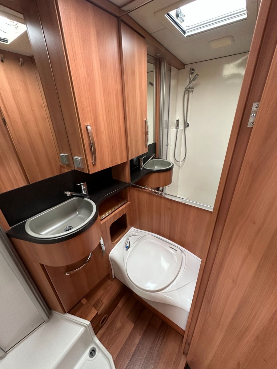 Fahrzeugabbildung HYMER / ERIBA / HYMERCAR T 614 CL exclusive line *super Ausstattung*