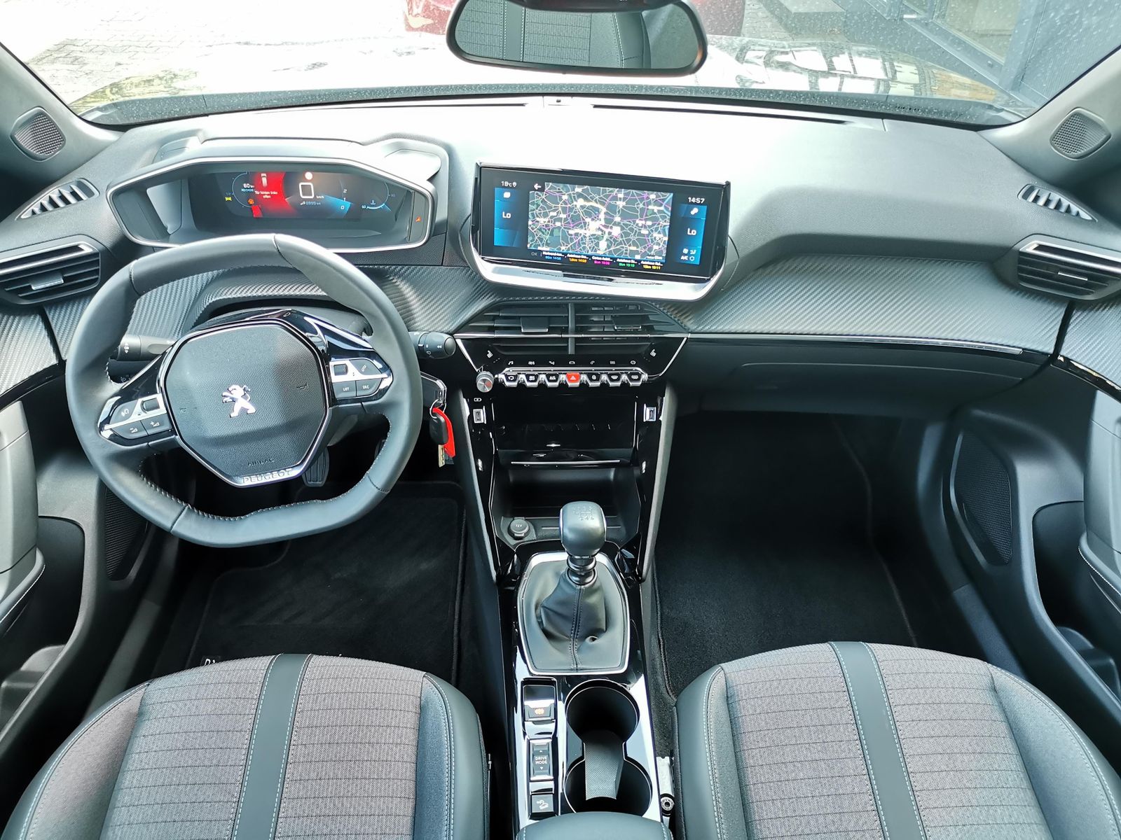 Fahrzeugabbildung Peugeot 2008 1.2 PureTech 130, Allure Pack