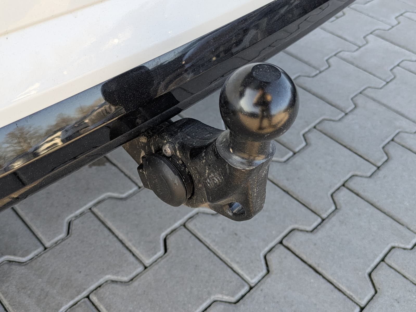 Fahrzeugabbildung Volkswagen Touran 2.0 DSG R-Line High BLACK Pano*7Si*IQ*AHK