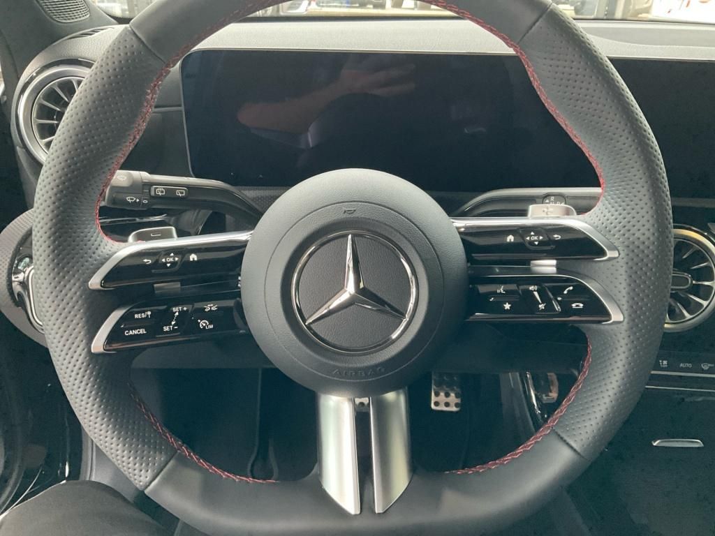 Fahrzeugabbildung Mercedes-Benz A 180 AMG*Kamera*Night*LED*Sitzhzg*PDC*Pano-Dach
