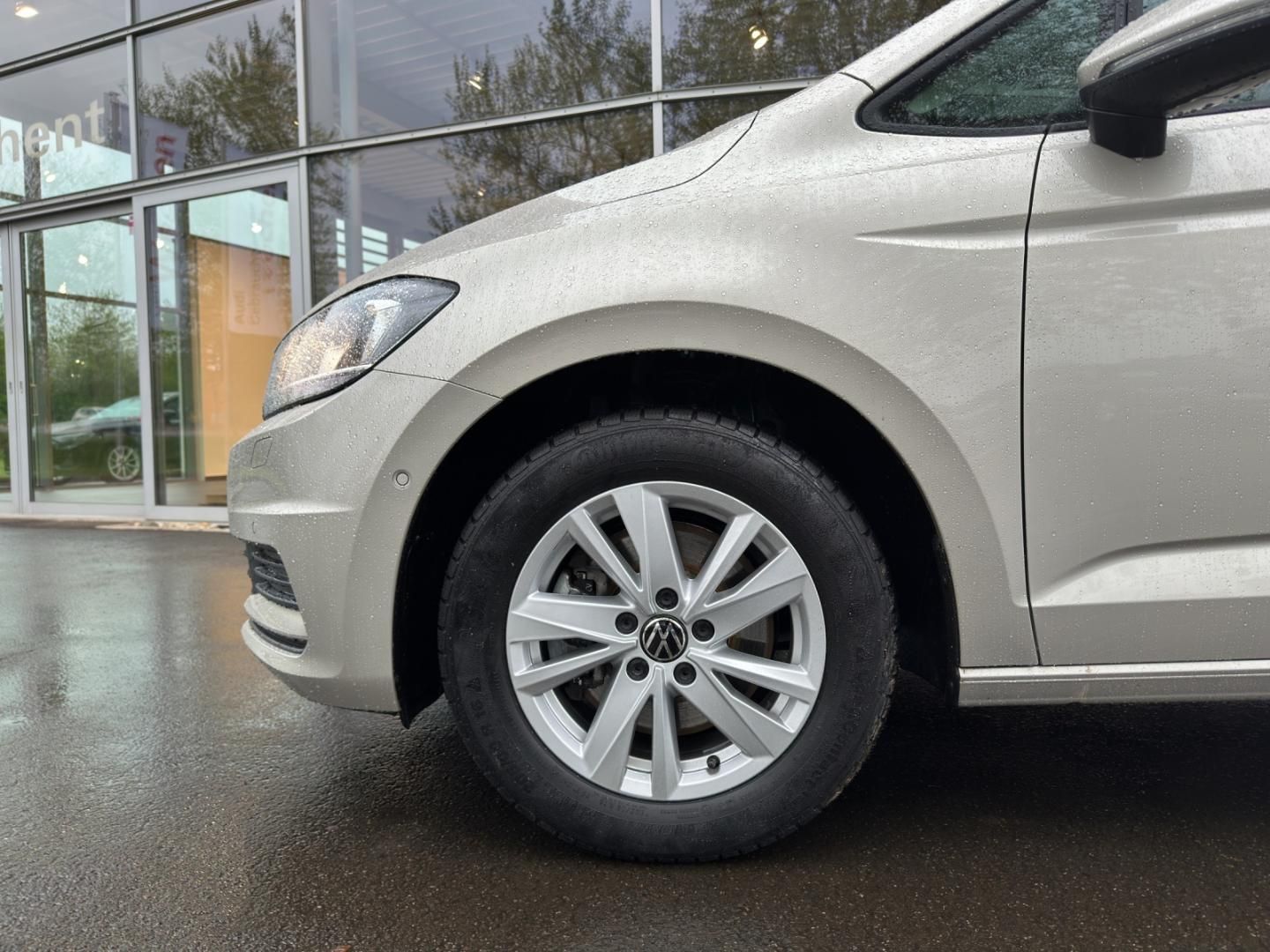 Fahrzeugabbildung Volkswagen Touran Comfortline 1.5 TSI-DSG,7-Sitzer,AHK,Navi