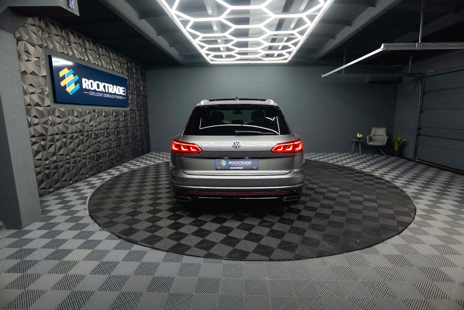 Fahrzeugabbildung Volkswagen Touareg V6 R-Line+ 4Motion *Pano*Matrix*DAB*19%*