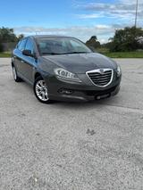 Lancia Delta 1.6 MJT DPF Silver - graue Lancia Delta