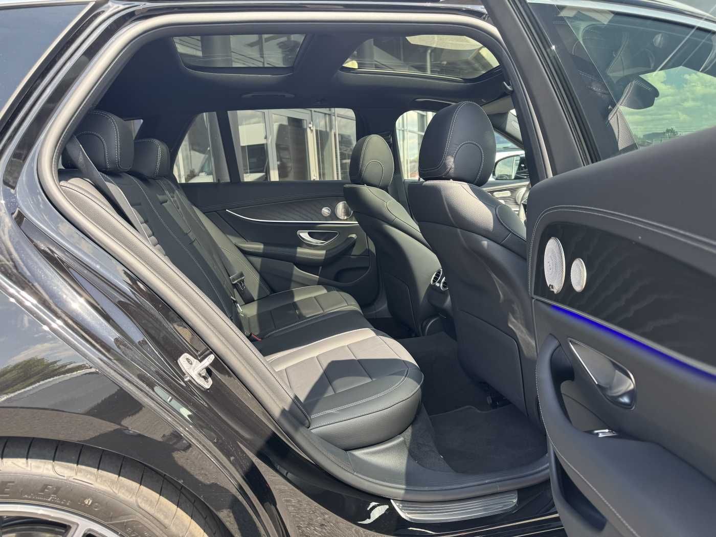Fahrzeugabbildung Mercedes-Benz E 220d AMG+Pano+Burm+Distr+Memory+AHK+360