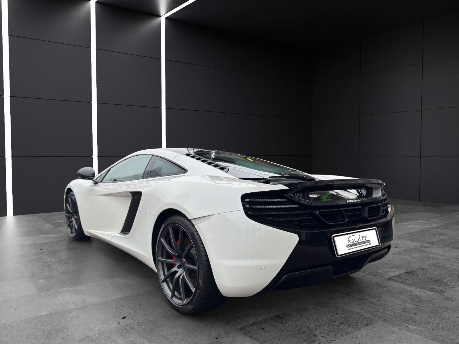 Fahrzeugabbildung McLaren MP4-12C 3.8V8*1HAND*CARBON*SCHECKHEFT*UNFALLFREI