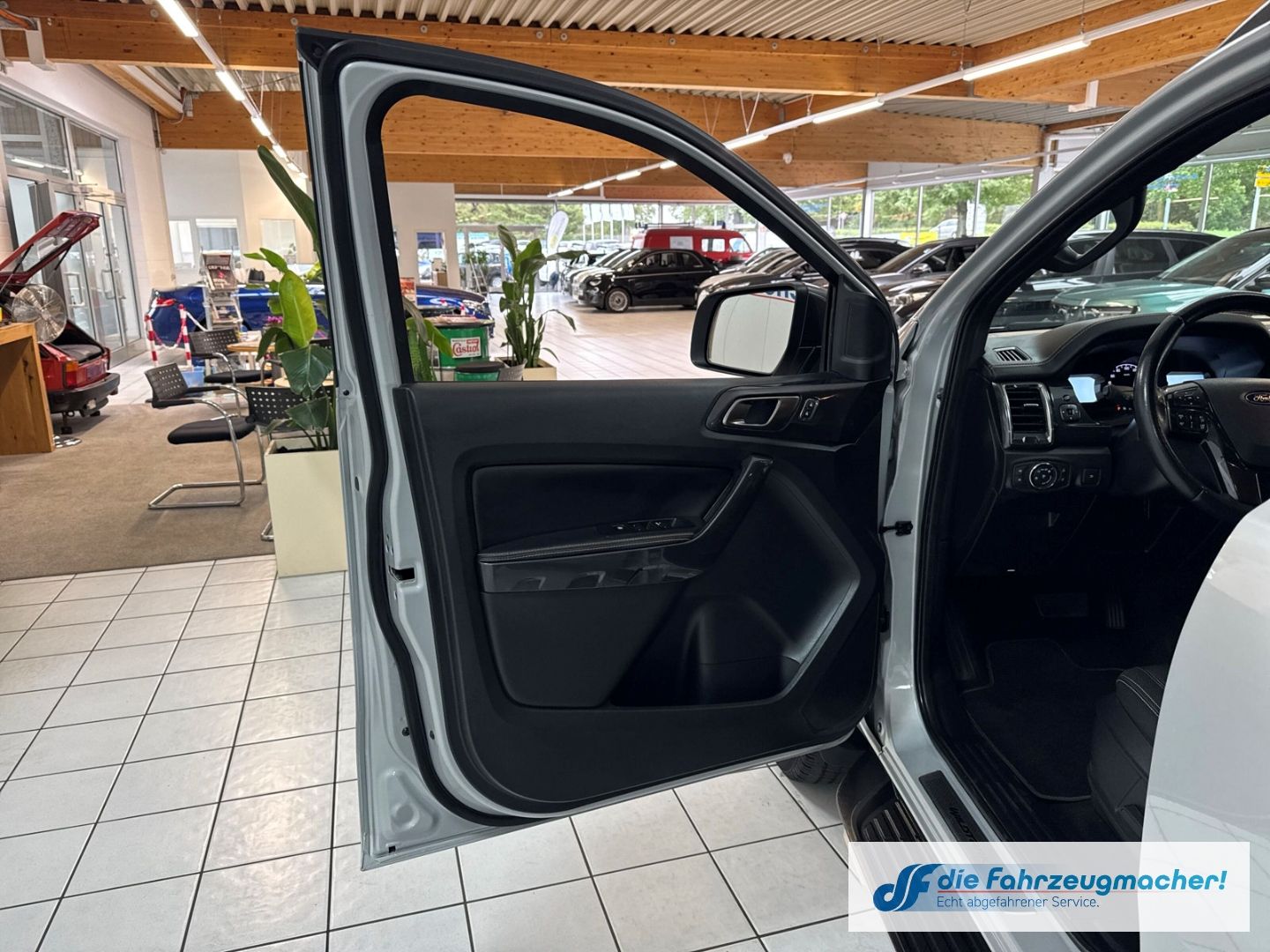 Fahrzeugabbildung Ford Ranger Wildtrak DOKA 212PS 4x4 AHK Navi Leder LE