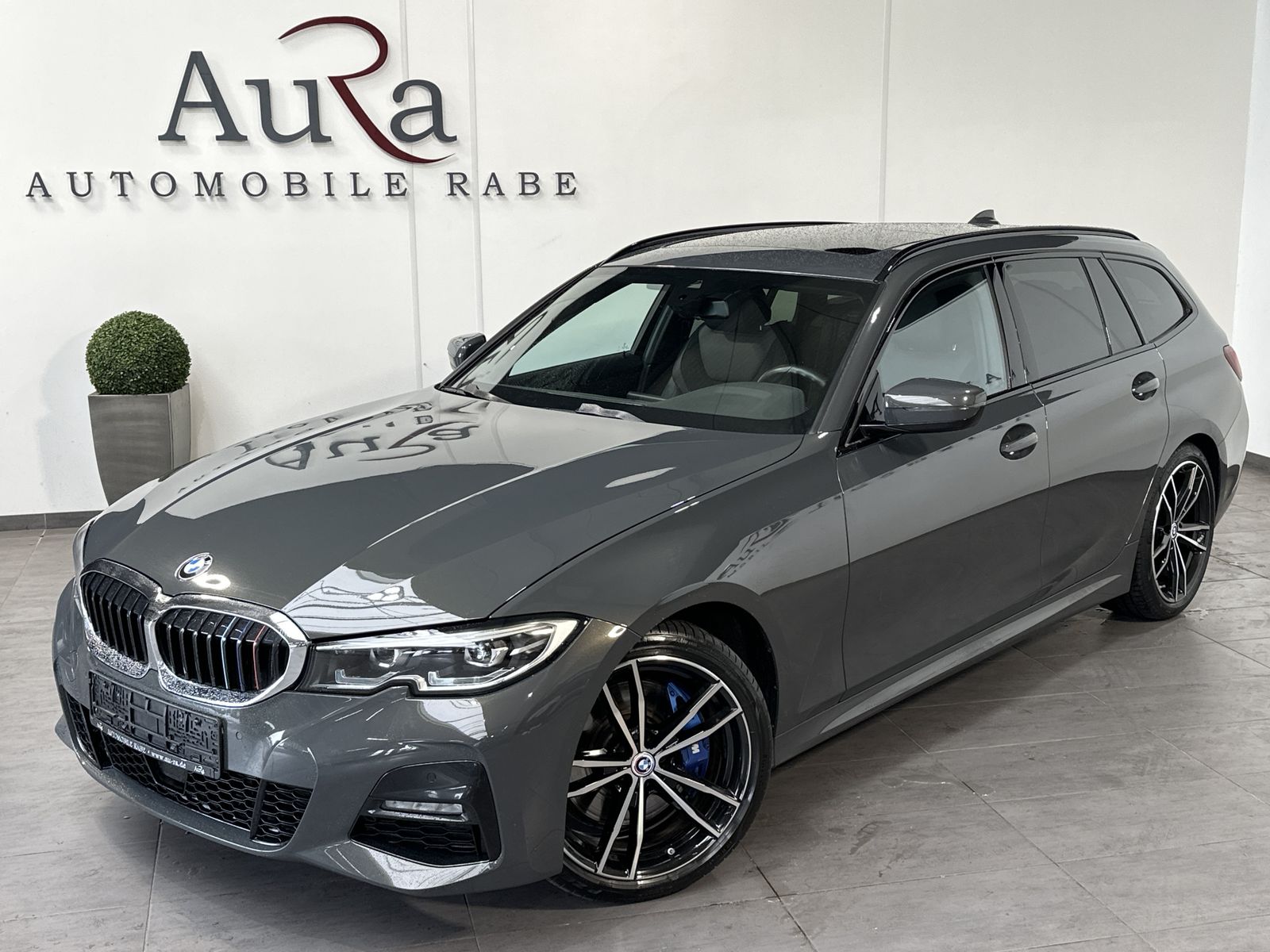 Fahrzeugabbildung BMW 330d Touring M-Sport NAV+LED+AHK+PANO+H&K+19ZOLL