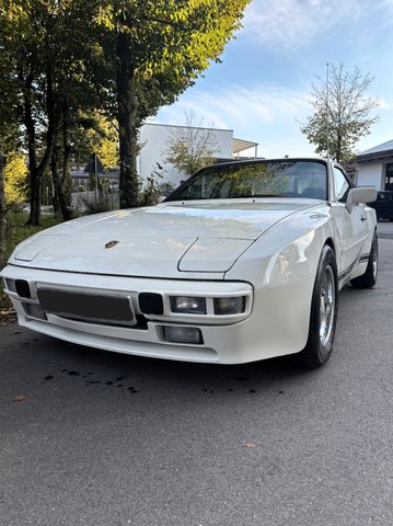 Porsche 944