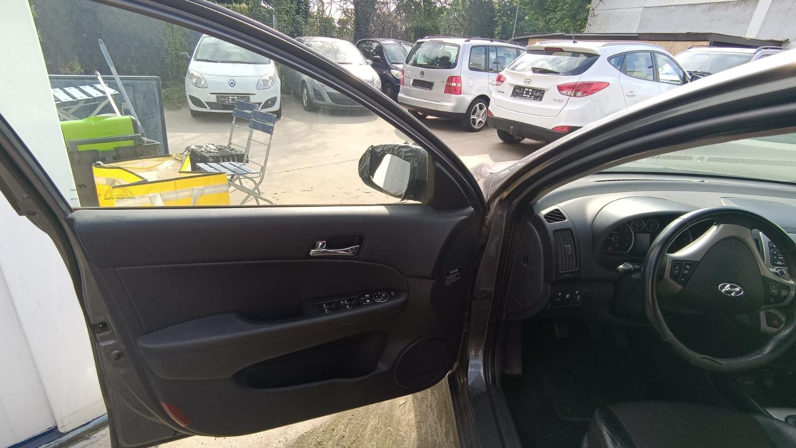 Hyundai i30 2011 — photo 11