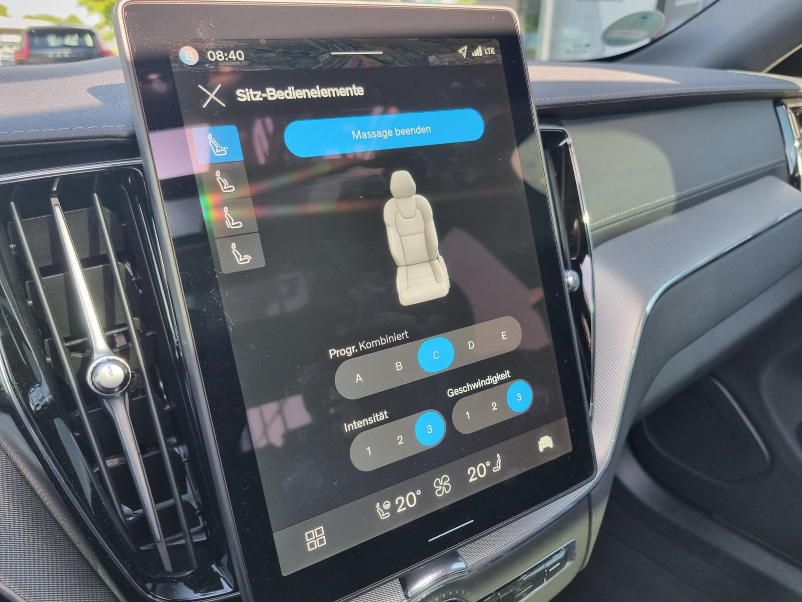 Fahrzeugabbildung Volvo XC60 T8 Ultra Black Ed. 'Massage, Luftfahrwerk'