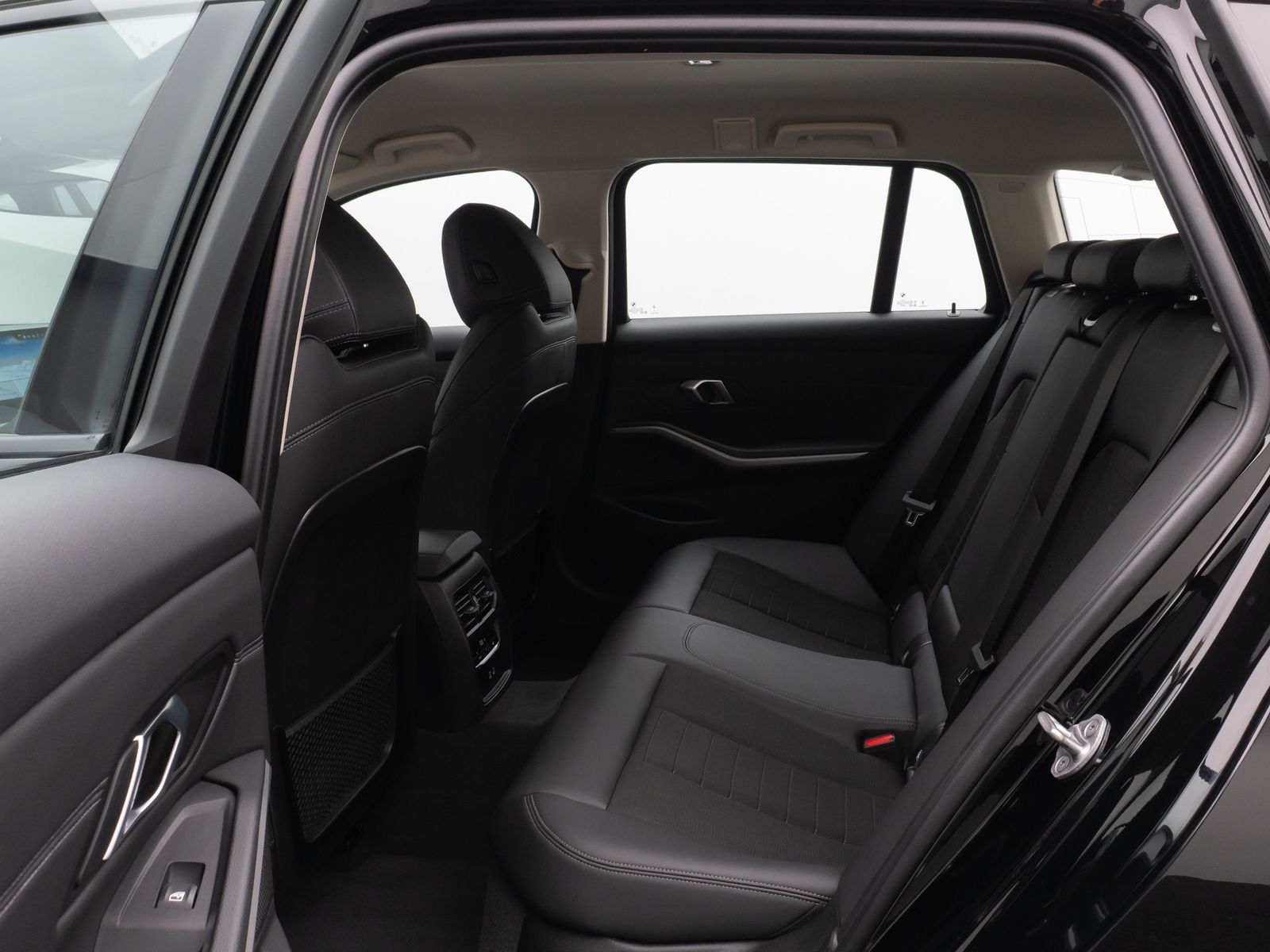 Fahrzeugabbildung BMW 320d Kamera DAB HiFi Leder Komfort Sport LED