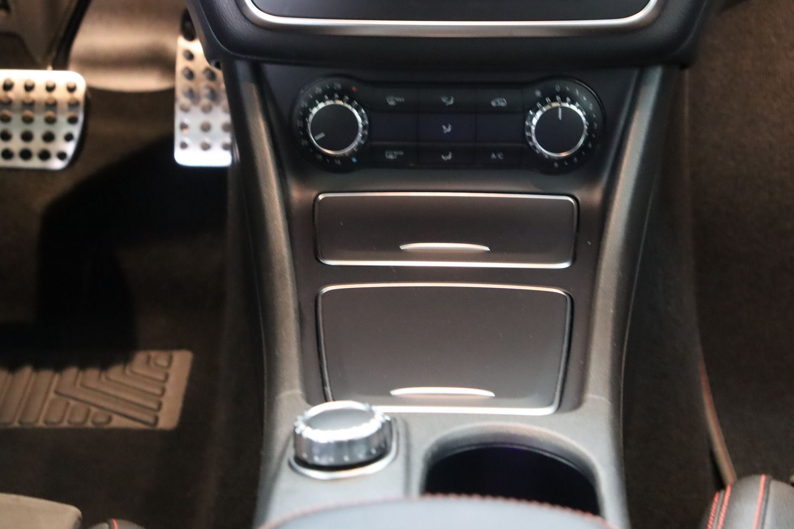 Fahrzeugabbildung Mercedes-Benz GLA 220 d AMG-line * LED * Navi * Pano