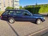 Mercedes-Benz S 124 E 220 T Azuritblau Schiebedach Tempomat - Mercedes-Benz E 220 mit Benzin-Antrieb: Kombi, Automatik