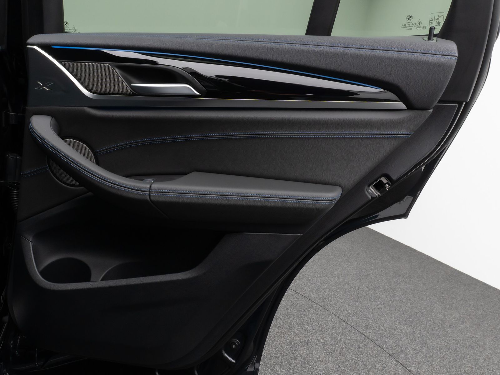 Fahrzeugabbildung BMW iX3 Impressive M Sport 360°HUD DAB H/K AHK Komfo