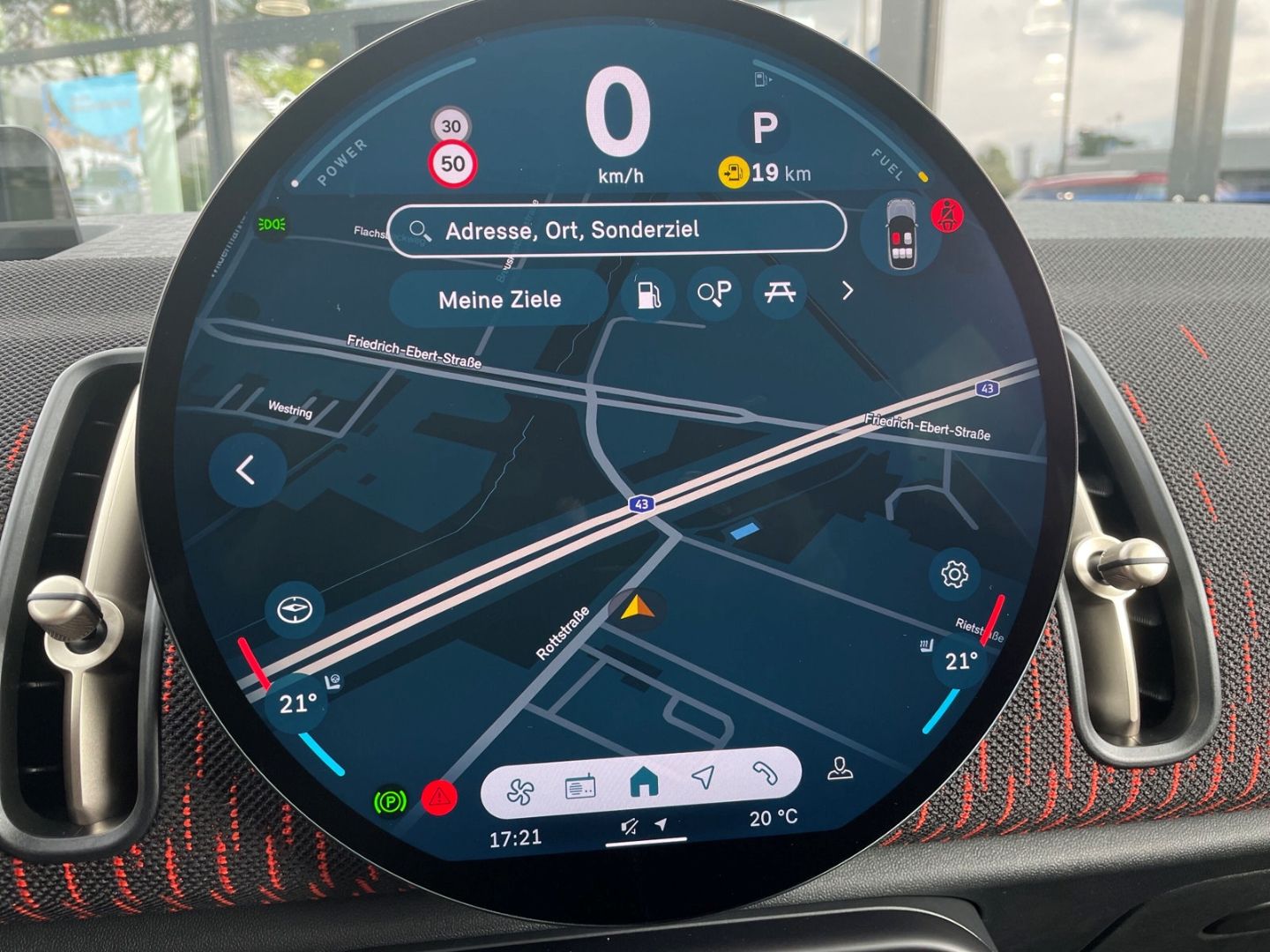 Fahrzeugabbildung MINI Countryman S ALL4 (Allrad) - Paket L - JCW-Trim