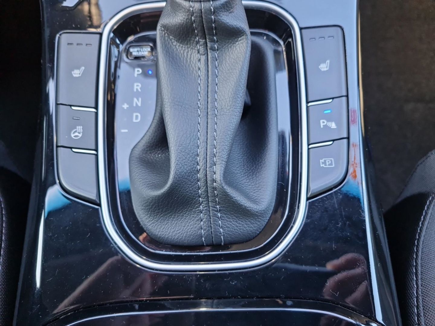 Fahrzeugabbildung Hyundai i30 ADVANTAGE 1.0 AUT. PLUS-P+ALLWETTER+TEMPOMAT