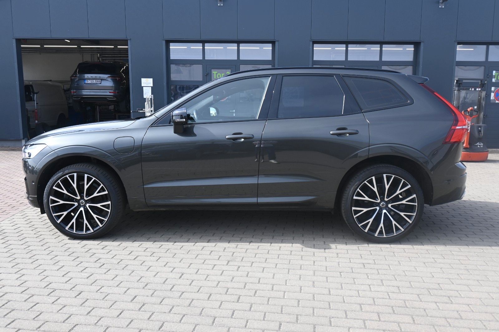 Fahrzeugabbildung Volvo XC60 T8 Twin Engine AWD R-Design*360°*LUFT*ACC