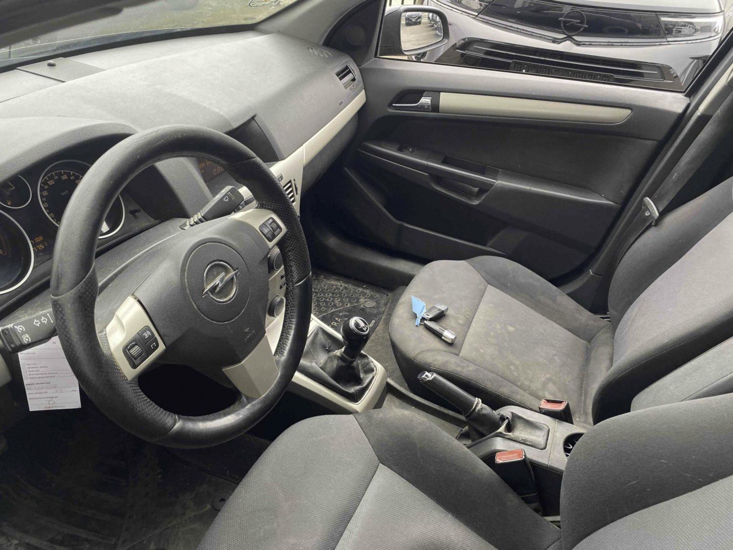 Opel Astra 2008 — photo 9