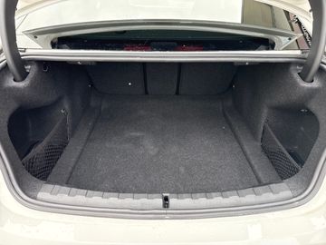 BMW 320i xDrive Limousine Sport Line DAB LED Shz