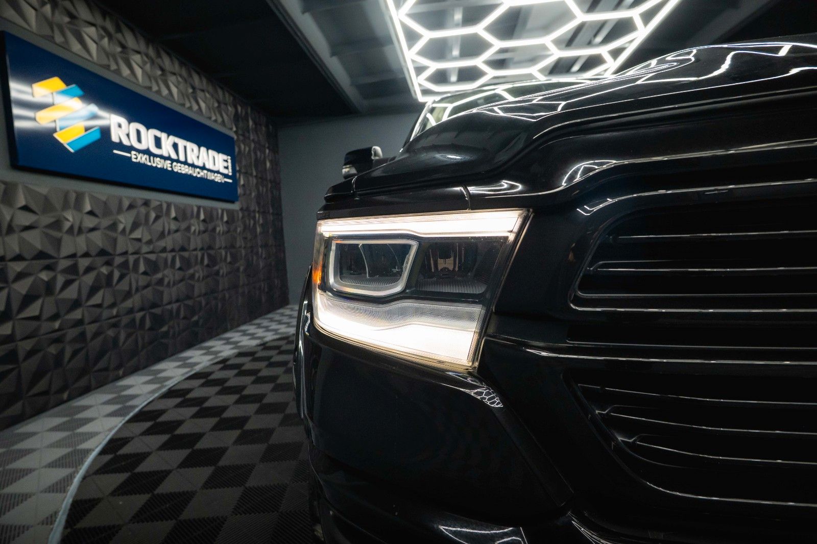 Fahrzeugabbildung Dodge RAM 5.7 V8 HEMI 4x4 LARAMIE Offroad Night LED