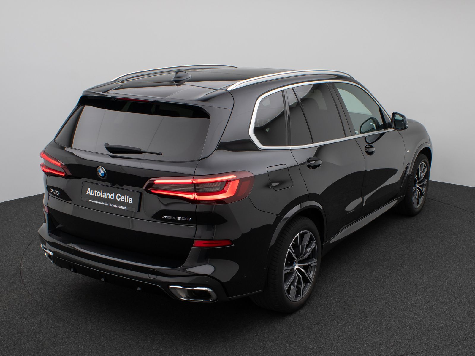 Fahrzeugabbildung BMW X5 xD30d M Sport Panorama 360°HUD HiFi Komfort