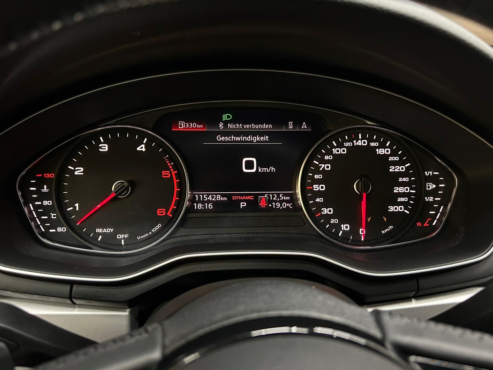 Fahrzeugabbildung Audi A4 45 TDI Quatt Tipt Sport LEDER+SHZ+NAV+LED+ACC