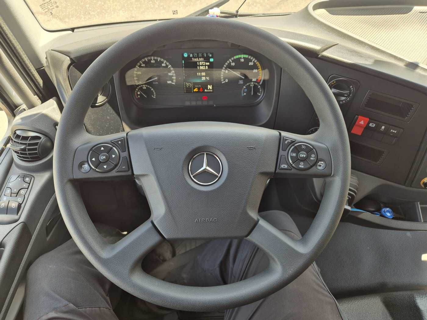 Fahrzeugabbildung Mercedes-Benz Atego 818 L Fahrgestell, 2 Stück vorhanden