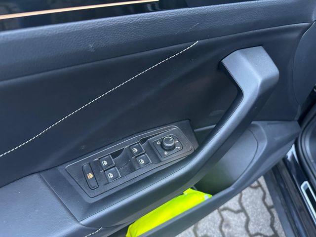 T-Roc R-Line 1.5 TSI DSG LED Navi AHK Climatroni