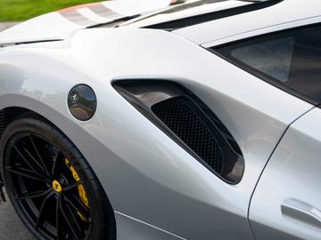 صورة 8 لـ 2019 Ferrari 488 PISTA