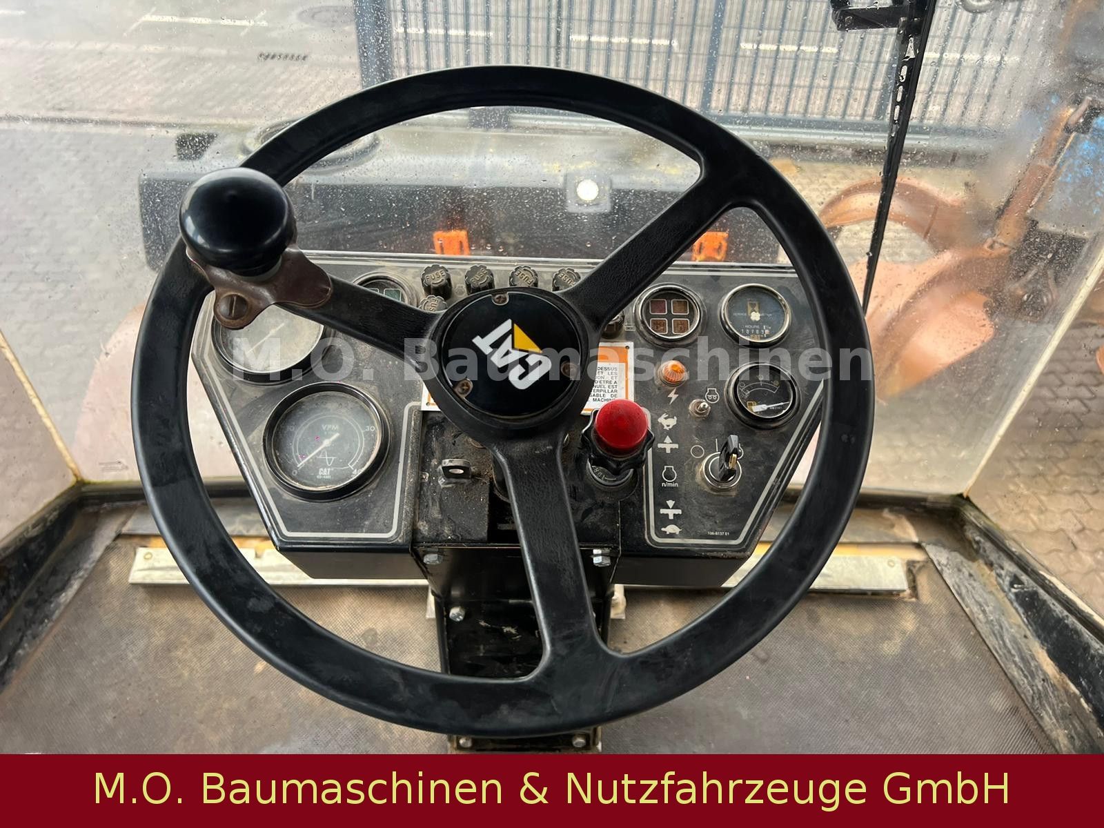 Fahrzeugabbildung CAT CB-535 B / Kombiwalze