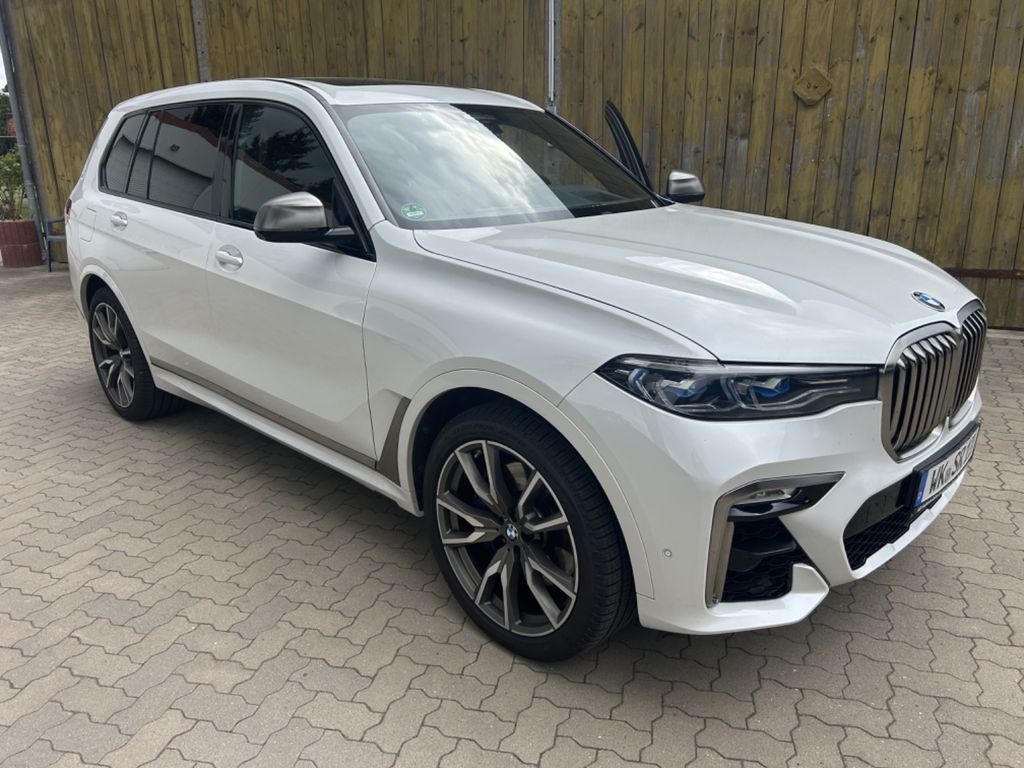 Image of BMW X7 M50