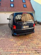 Volkswagen T5 Multivan - blaue Volkswagen T5 Multivan