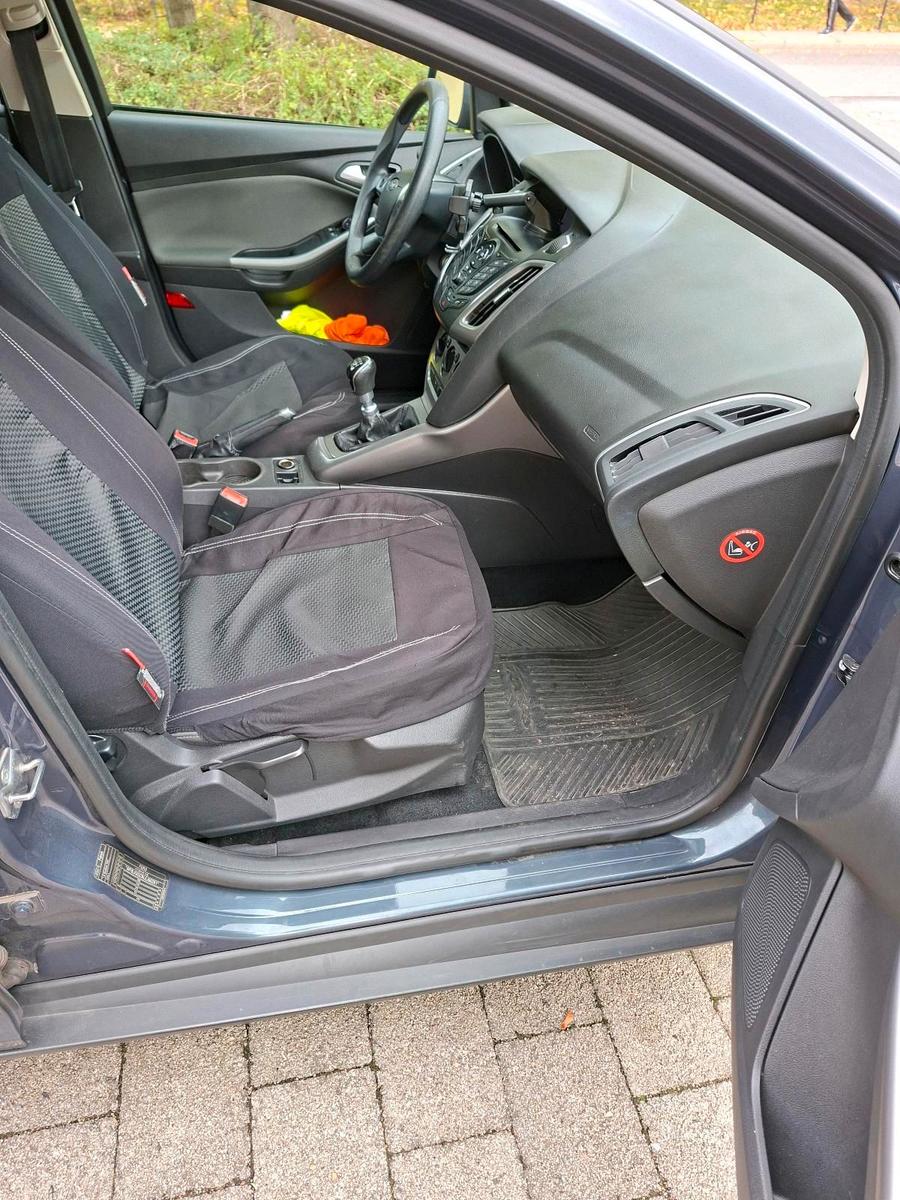 Ford Focus 2014 — photo 10