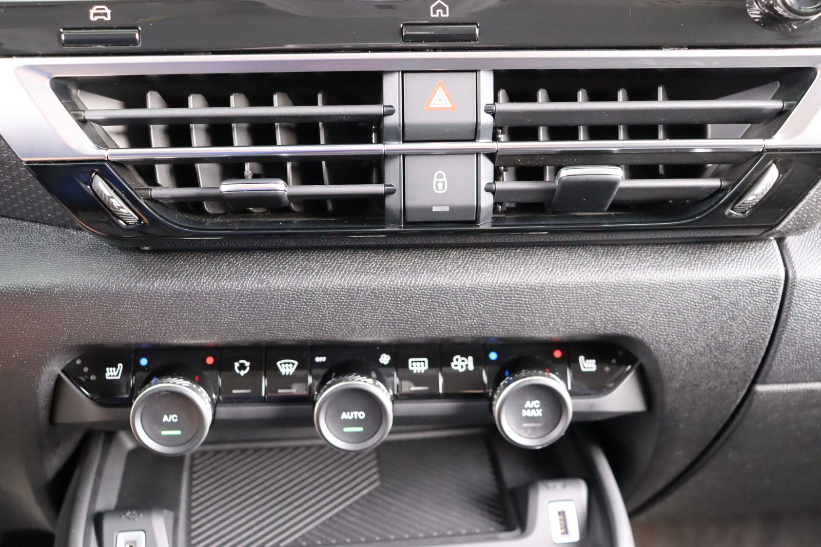 Fahrzeugabbildung Citroën C4 Shine PT 130 * HUD * LED * Navi *