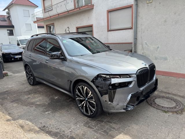BMW X7 M60i  SkyLounge*7Sitzer*Bowers&Wilkins*Carbon