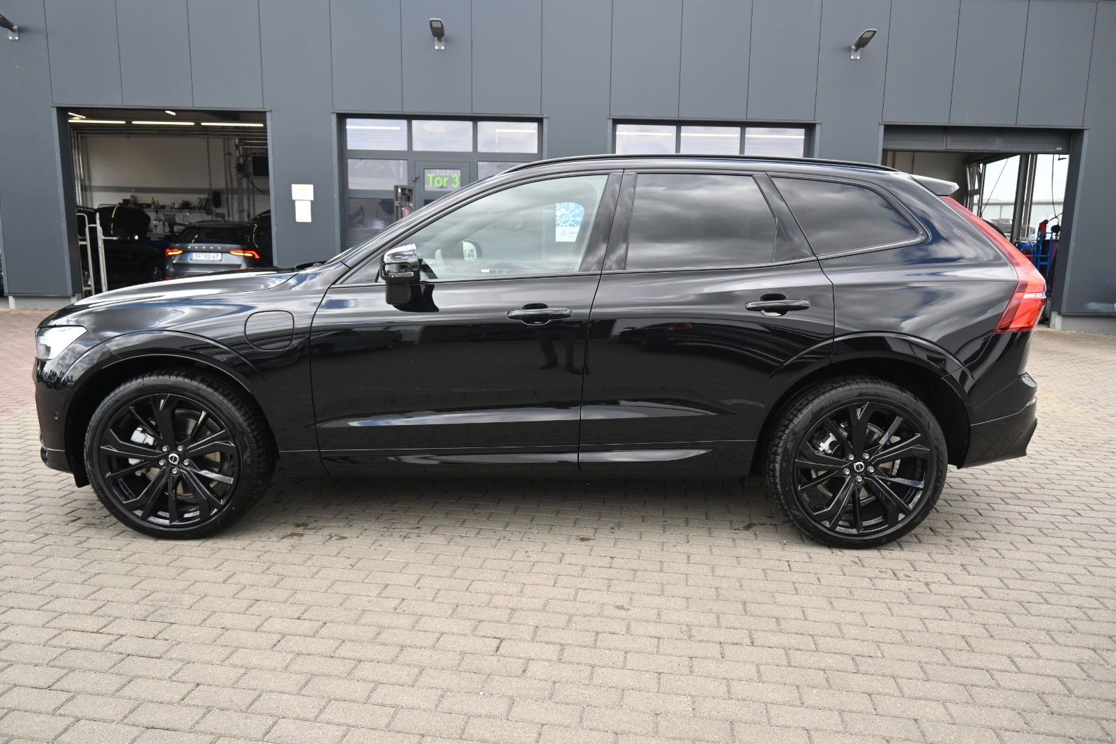 Fahrzeugabbildung Volvo XC60 T6 RC AWD Plus Black Edition*360°*ACC*AHK