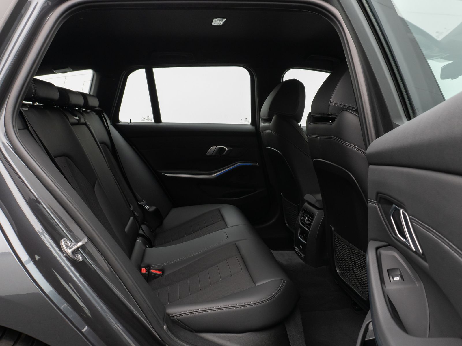 Fahrzeugabbildung BMW 330i xD SportLine DAB HiFi PDC Alarm LED M Sport