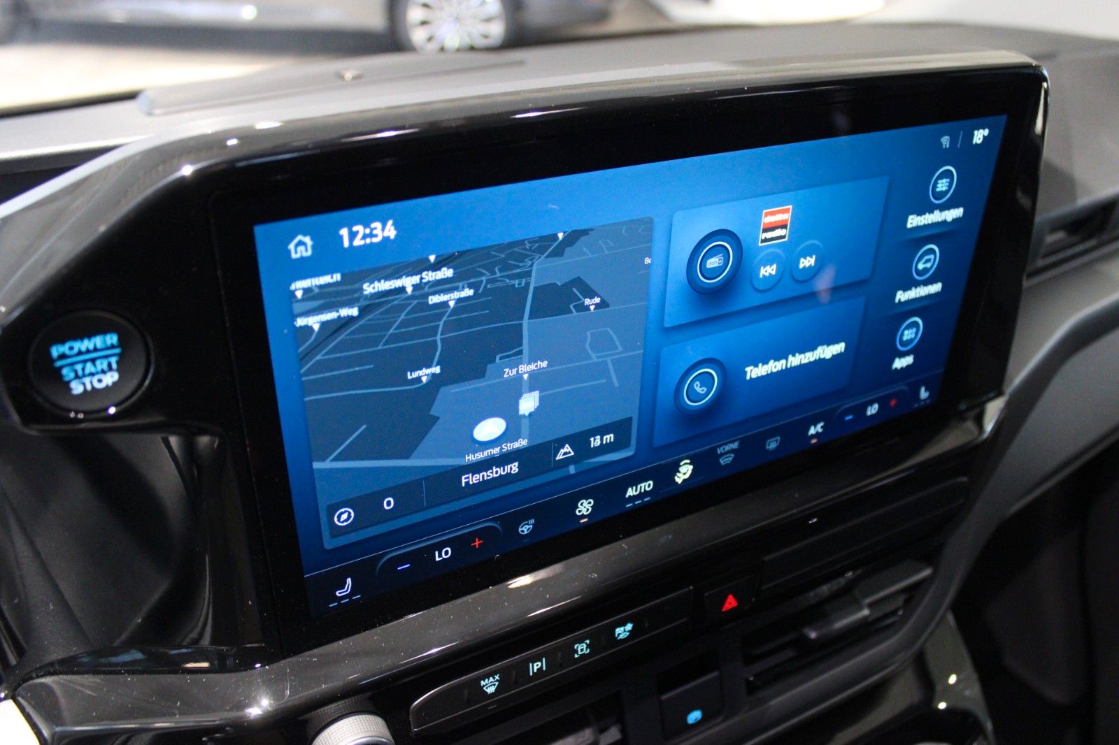 Fahrzeugabbildung Ford Tourneo Custom Automatik L1 SPORT mit AHK + GJR