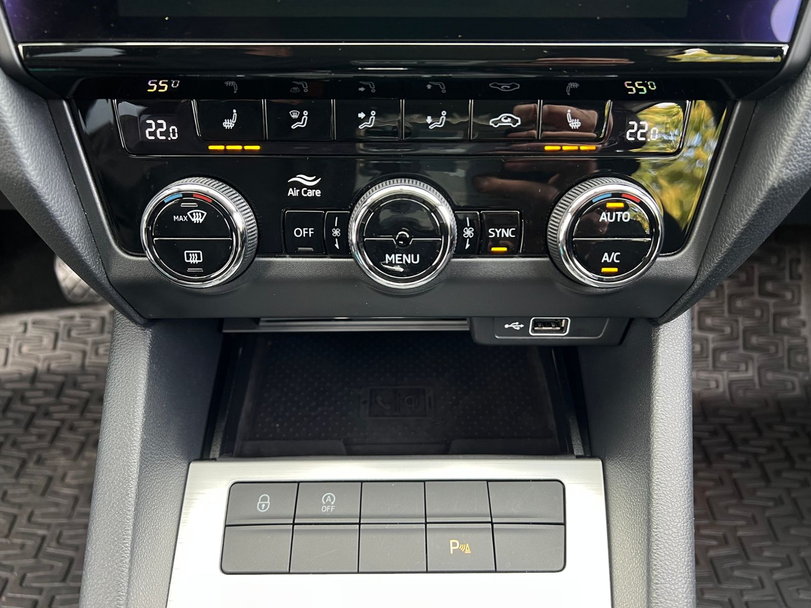 Fahrzeugabbildung SKODA Octavia III Combi Ambition 1.5 TSI DSG *Navi, Cl
