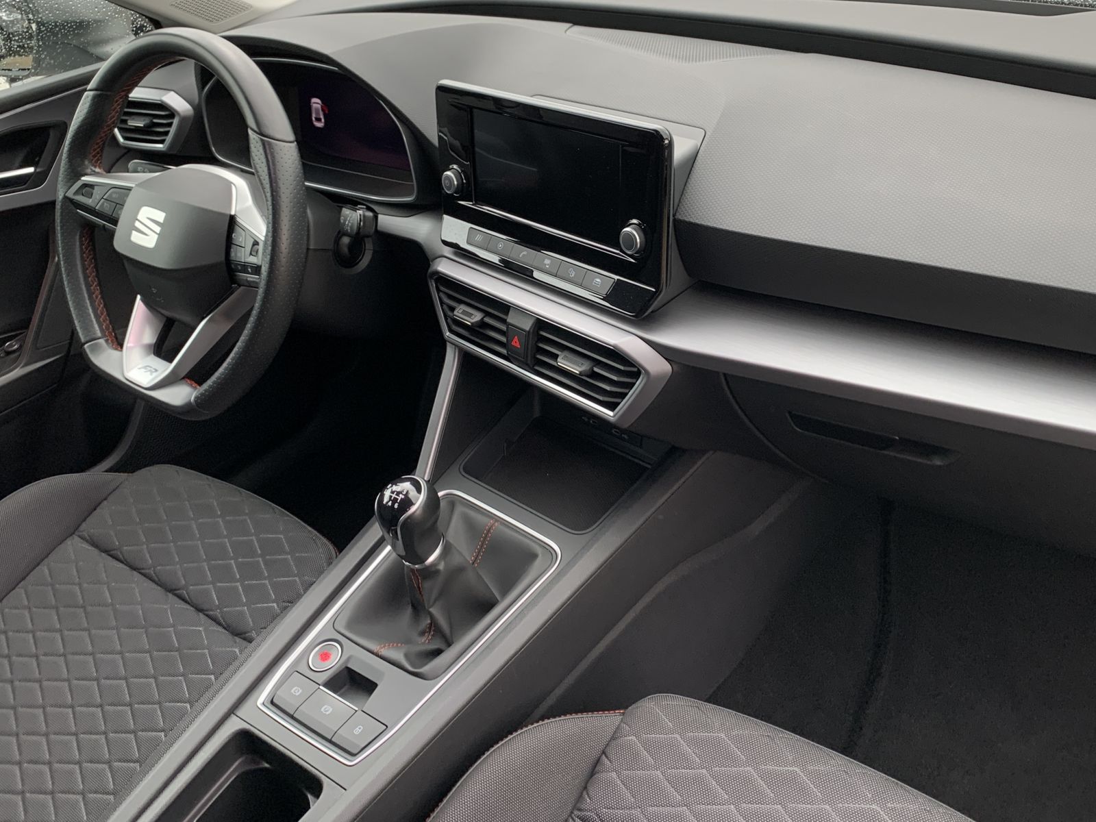 Fahrzeugabbildung SEAT Leon 1.5 TSI*FR-Line*LED*Navi*PDC*Spur*